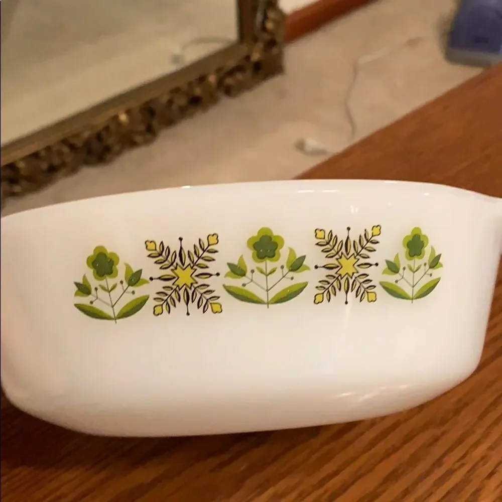 Vtg Meadow Green Fire King casserole dish‎
